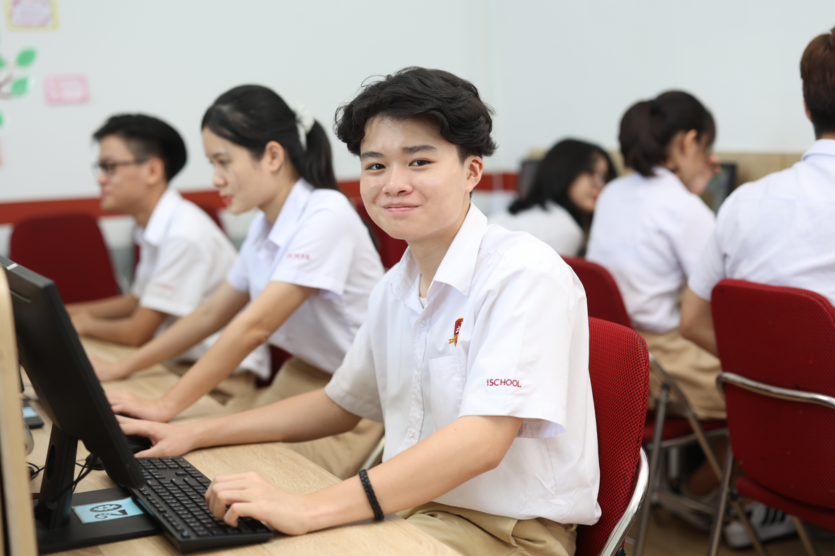 Học sinh iSchool đang học môn Khoa học máy tính tại trường