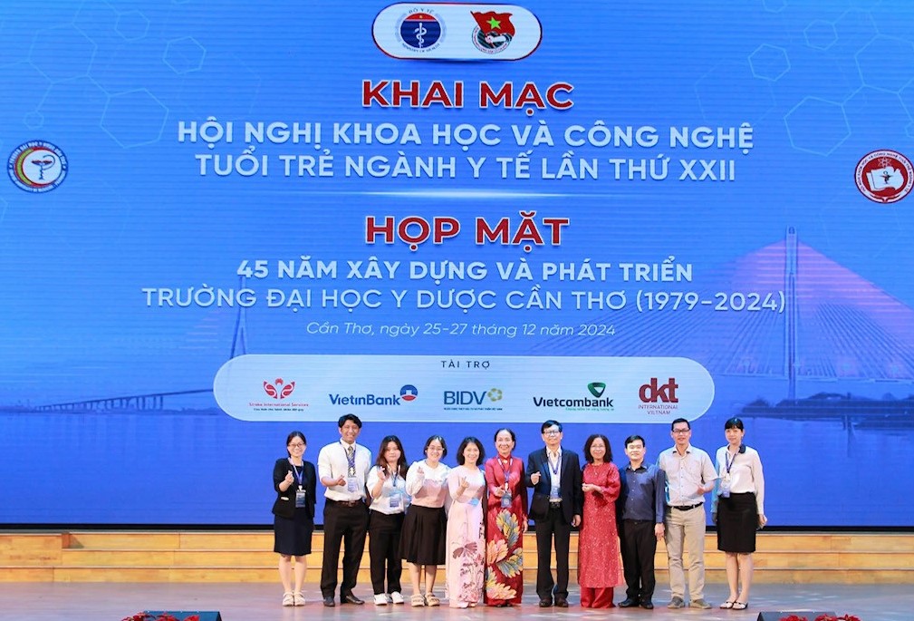Đoàn đại biểu Trường Đại học Quốc tế Hồng Bàng tham gia Hội nghị khoa học và Công nghệ tuổi trẻ ngành y tế tổ chức tại Trường Đại học Y Dược Cần Thơ