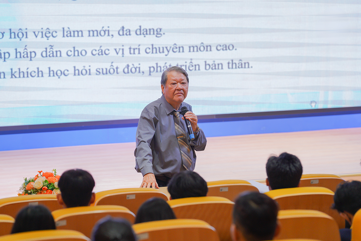 Chuyên đề có sự tham dự của ông Trần Anh Tuấn - Nguyên Giám đốc Trung tâm dự báo nguồn nhân lực TP.HCM với vai trò diễn giả.