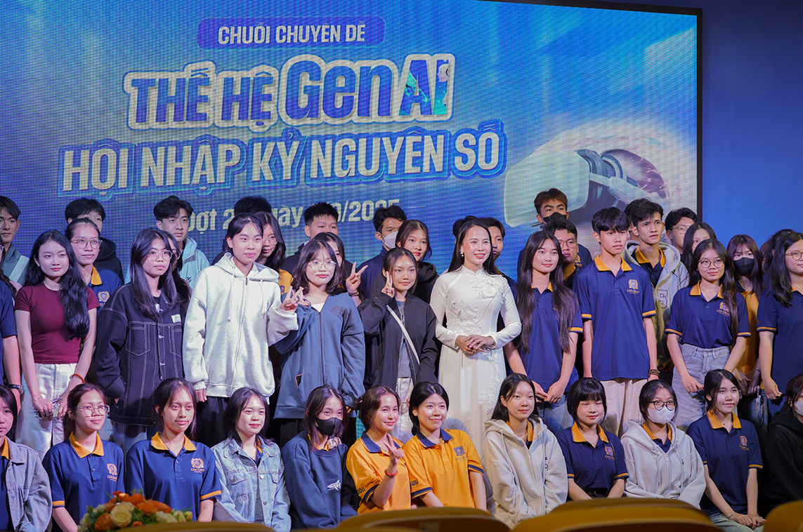 Chuỗi chuyên đề “GenAI hội nhập kỷ nguyên số” là minh chứng cho sự nỗ lực hỗ trợ, đồng hành cùng tân sinh viên trên hành trình khám phá tri thức, bắt kịp thời đại.