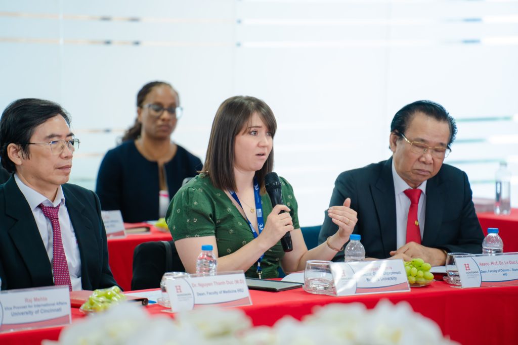 Bà Megan Francis - Giám đốc Quan hệ Quốc tế Đại học Rutgers đề xuất nhiều chương trình hợp tác cho sinh viên Khối ngành Khoa học Sức khỏe.