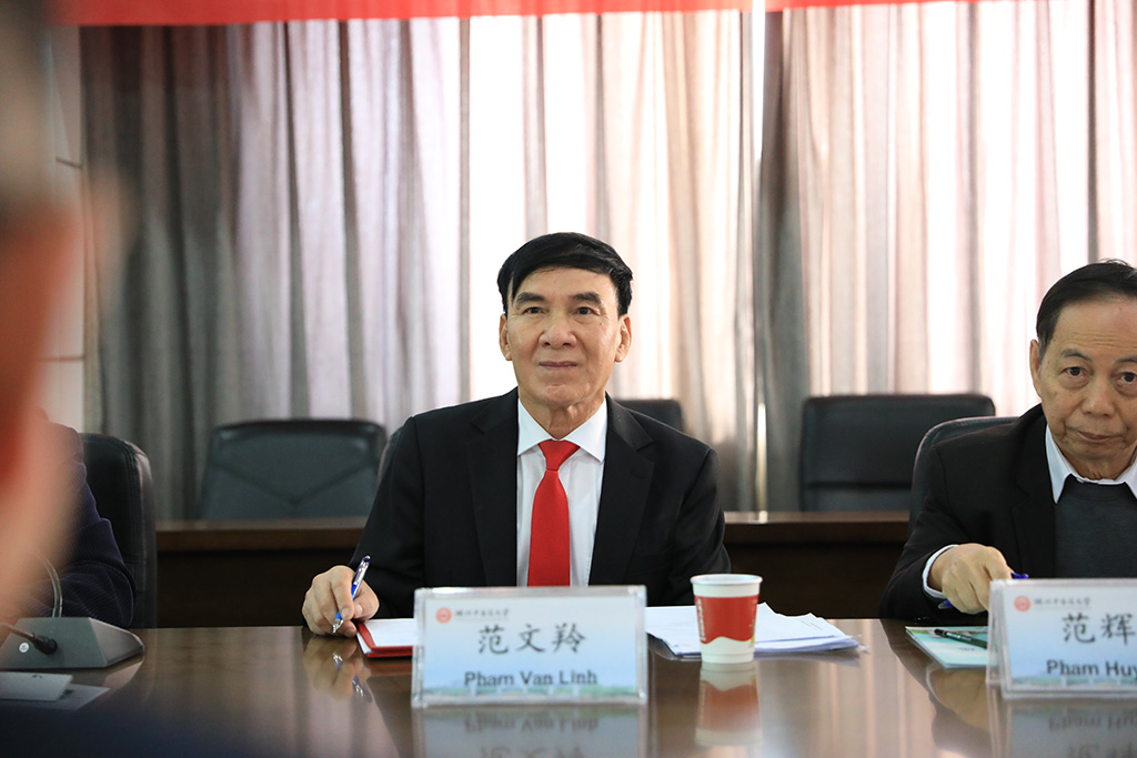 GS.TS.BS Phạm Văn Lình&nbsp;chia sẻ Nhà trường chú trọng đào tạo gắn với thực tiễn