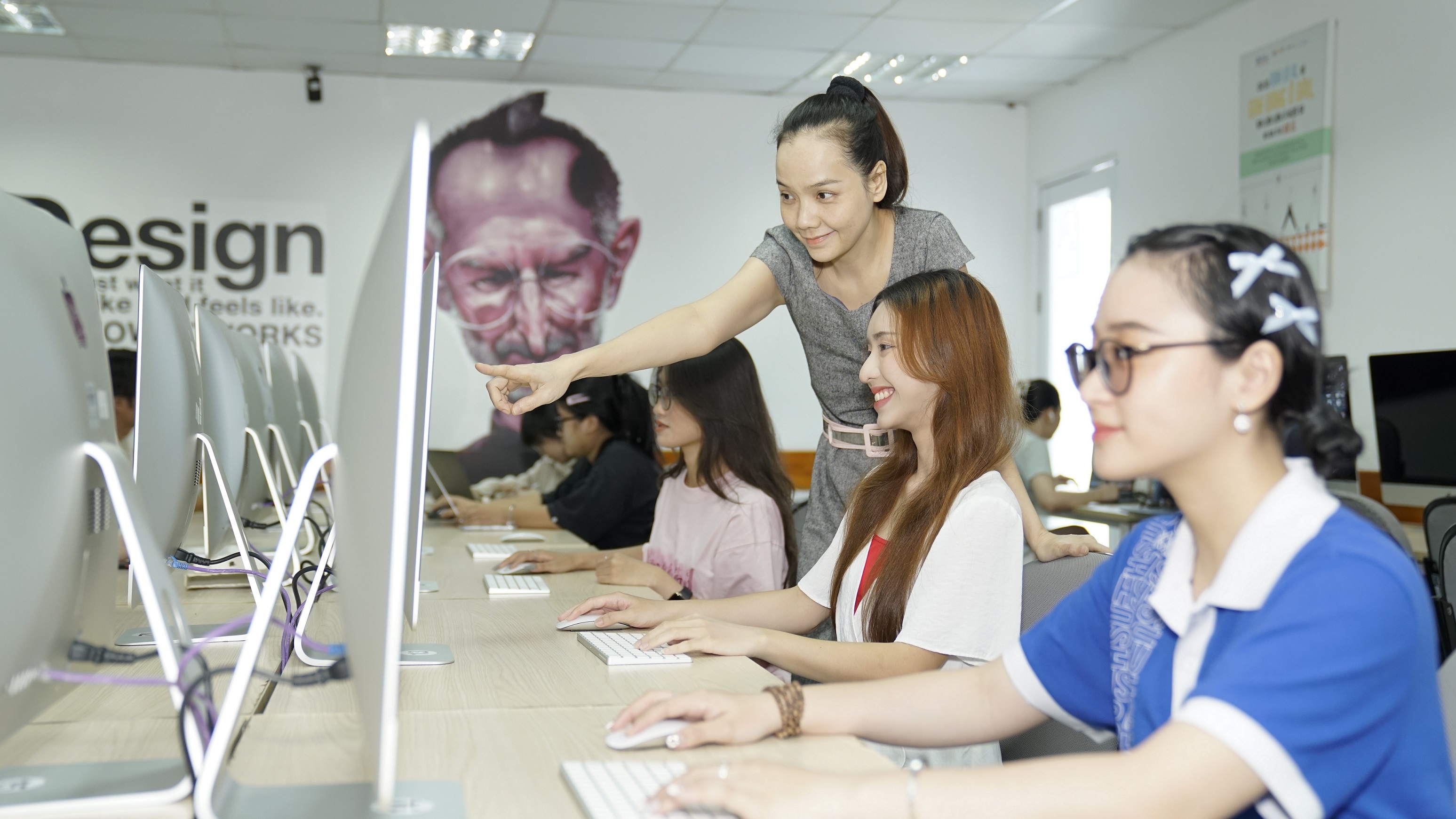 HSU trang bị loạt thiết bị mới nhất phục vụ cho nhu cầu học tập của sinh viên