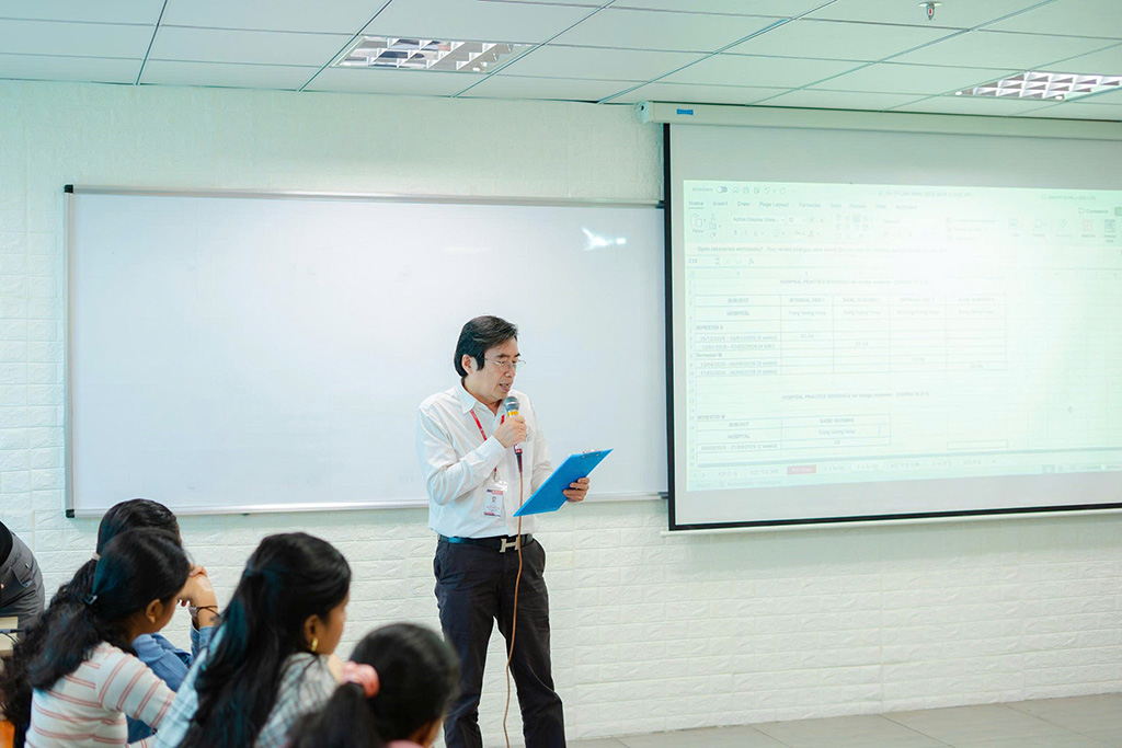 TS.BS. Nguyễn Công Trung - Phó Trưởng Khoa Y chia sẻ tại Orientation DayTS.BS. Nguyễn Công Trung – Phó Trưởng Khoa Y chia sẻ tại Orientation Day