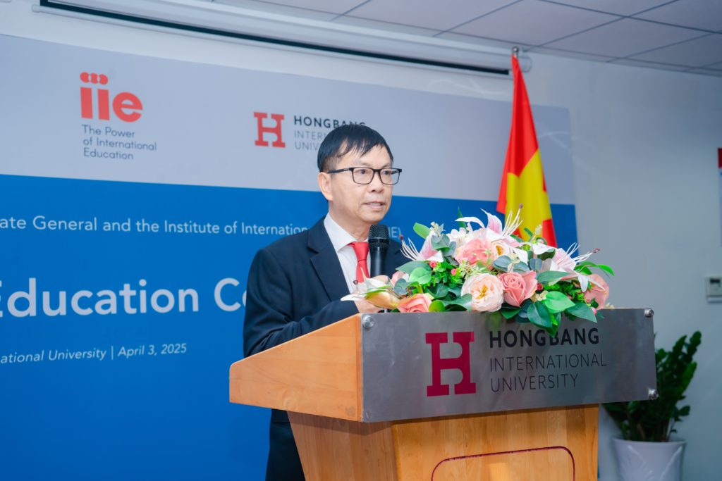 PGS.TS Lê Khắc Cường, Phó Hiệu trưởng HIU phát biểu tại Hội nghị.