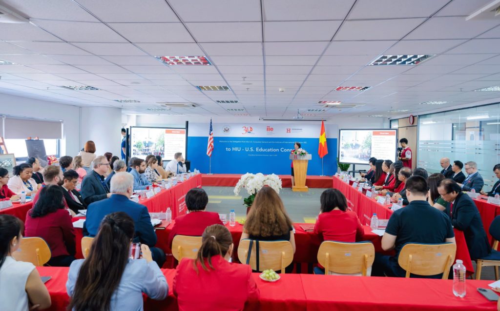 Quang cảnh Hội nghị Trao đổi Hợp tác giữa HIU và các trường đại học Hoa Kỳ.