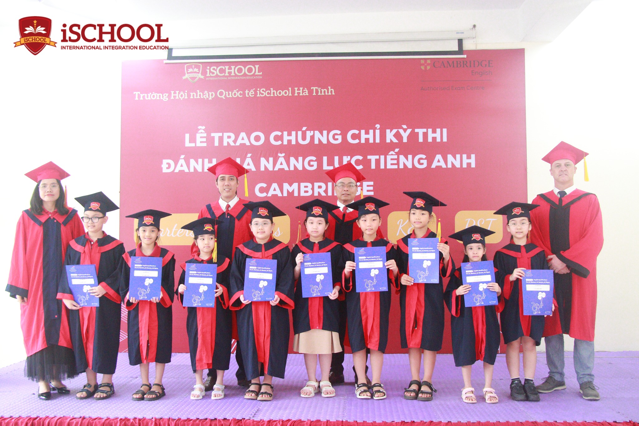 Nhà trường đã trao chứng chỉ Cambridge Starters cho học sinh.