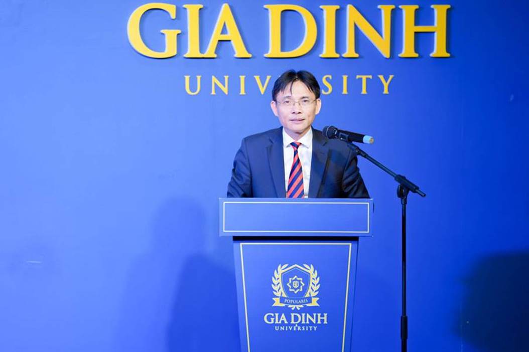 PGS.TS Nguyễn Đức Minh - Phó Chủ tịch Viện hàn lâm Khoa học xã hội Việt Nam đánh giá TP.HCM là khu vực có nền kinh tế tư nhân phát triển hàng đầu cả nước. Ảnh: GDU