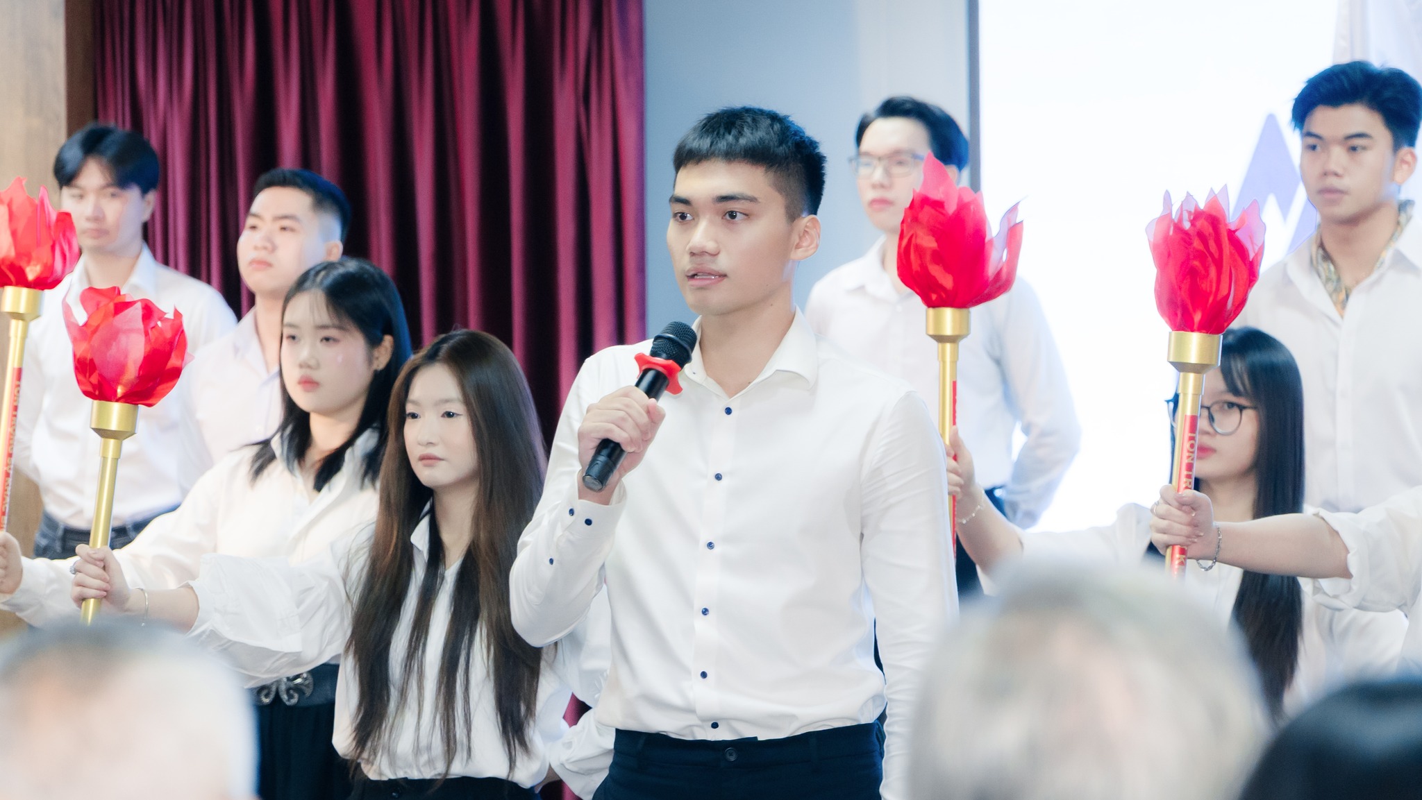 Lễ Khai giảng năm học mới 2025- 2026Nguyễn Hoàng Minh Tuấn – tân sinh viên ngành Kinh tế Thao thao, tuyển thủ bóng rổ quốc gia U18 Việt Nam, đã đại diện cho sinh viên khóa 2025 lên phát biểu trong lễ khai giảng năm học mới