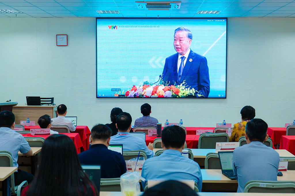 Tổng Bí thư Tô Lâm phát biểu tại Lễ kỷ niệm 80 năm truyền thống ngành Giáo dục và khai giảng năm học 2025-2026Tổng Bí thư Tô Lâm phát biểu tại Lễ kỷ niệm 80 năm truyền thống ngành Giáo dục và khai giảng năm học 2025-2026