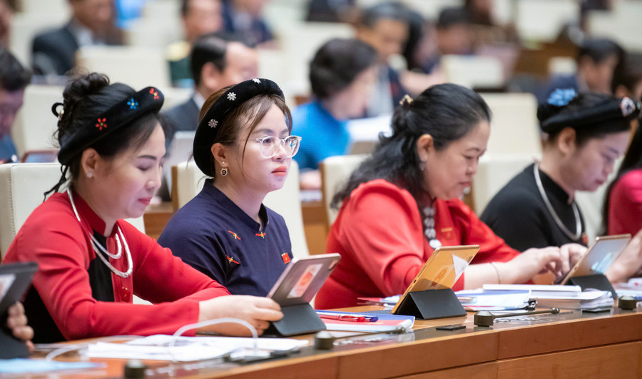 Đại biểu Quốc hội tham dự phiên khai mạc Kỳ họp thứ 9, Quốc hội khóa 15.
