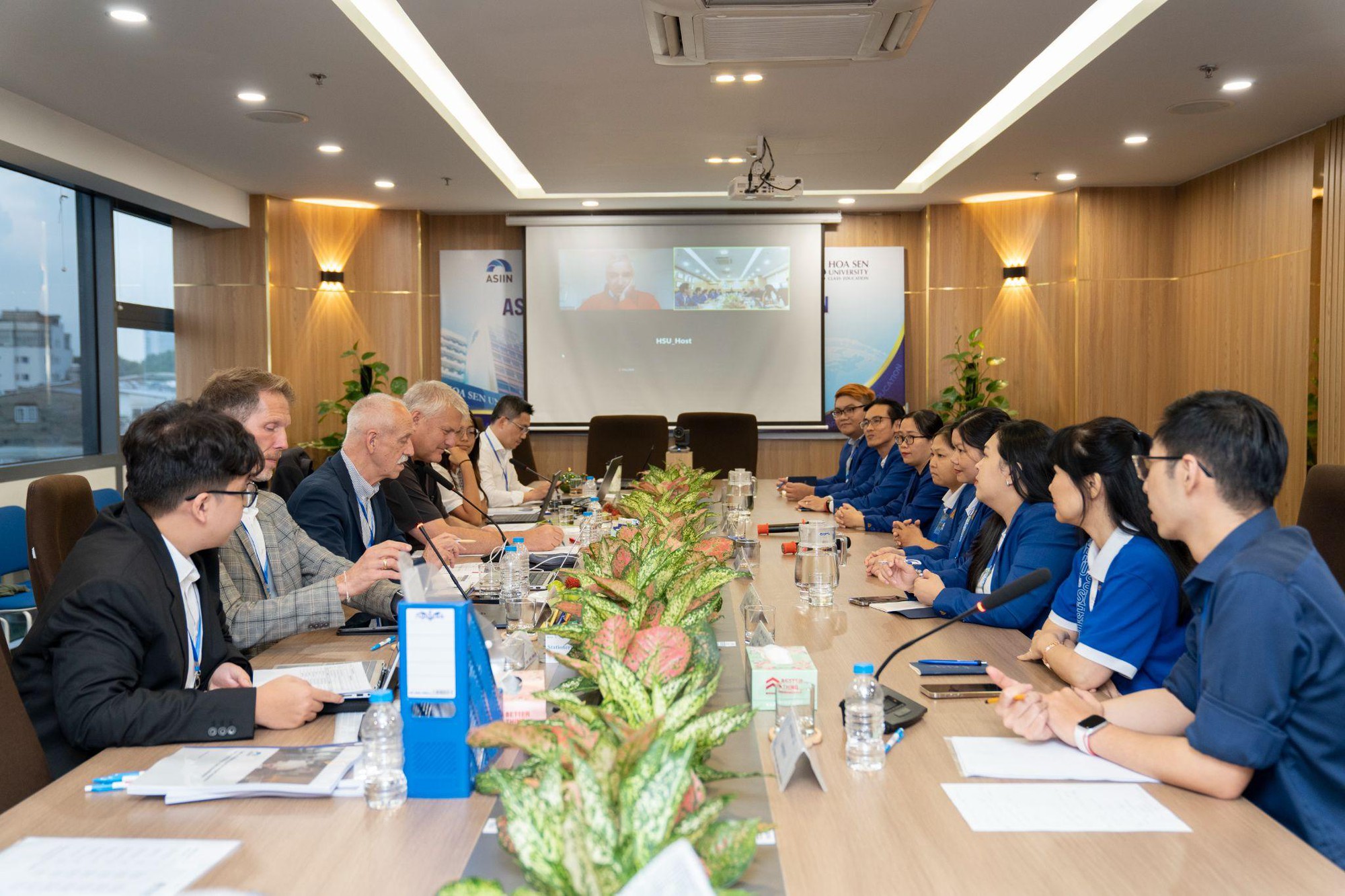 Phiên họp thảo luận giữa đoàn công tác ASIIN và Trường Đại học Hoa Sen