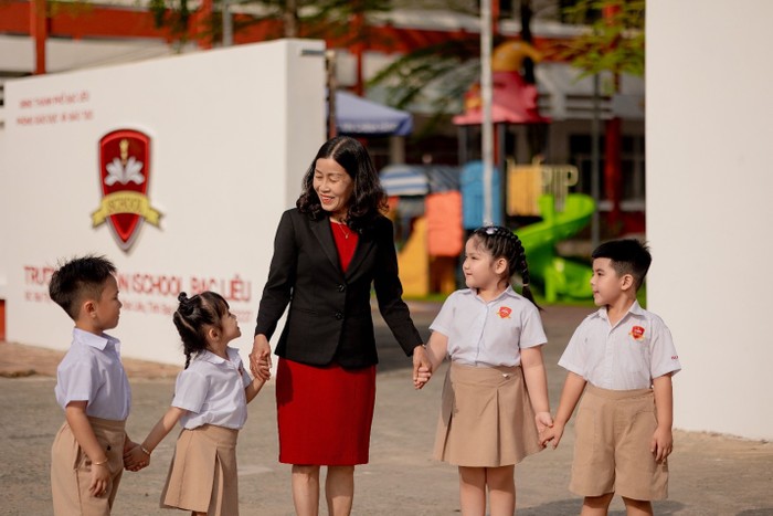 Sự tận tâm và tình yêu thương của cô luôn dành cho các học trò nhỏ.