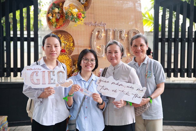 Các hoạt động gây quỹ tại chương trình.