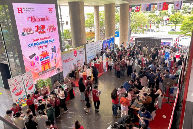 Toàn cảnh một ngày hội JobFair được tổ chức tại HIU thu hút đông đảo học sinh, sinh viên tham dự