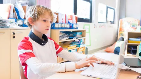 Sự khác nhau giữa các hình thức “đào tạo trực tuyến”, “đào tạo kết hợp” và “đào tạo ảo”?
