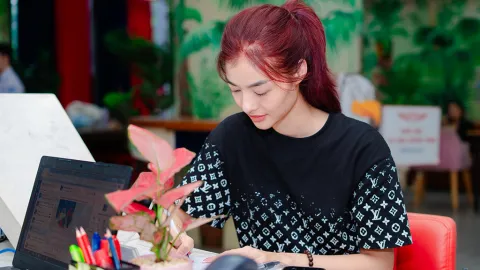 Á hậu Lona Kiều Loan chính thức nhập học ngành Y khoa tại HIU