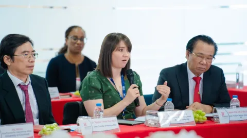 Bà Megan Francis - Giám đốc Quan hệ Quốc tế Đại học Rutgers đề xuất nhiều chương trình hợp tác cho sinh viên Khối ngành Khoa học Sức khỏe.