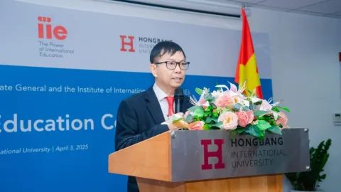 PGS.TS Lê Khắc Cường, Phó Hiệu trưởng HIU phát biểu tại Hội nghị.