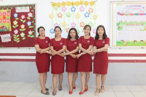 11 12 anh 4 cac giao vien khoi tieu hoc truong ischool long an 1 iSchool Long An tích hợp dạy ngoài trời