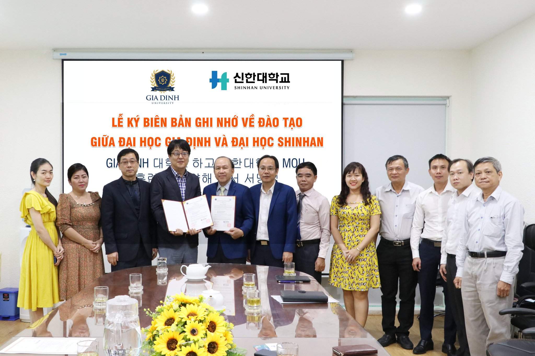 35 23 anh 2 gdu shinhan GDU ký hợp tác đào tạo với Đại học Shinhan (Hàn Quốc)