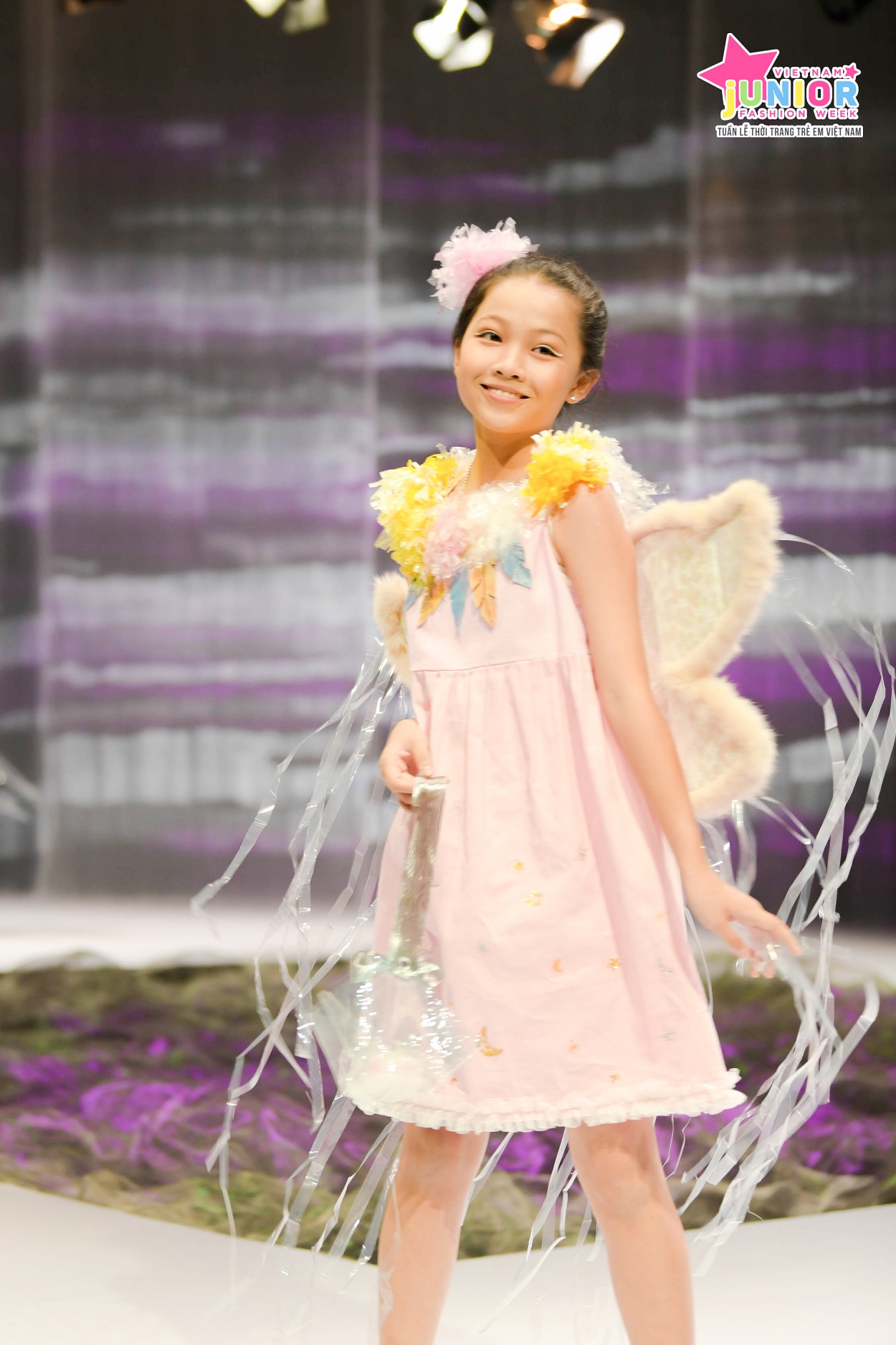 41 27 jun 5684   copy 1 Sinh viên ngành Thiết kế thời trang HIU gây ấn tượng tại Viet Nam Junior Fashion Week 2020