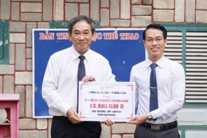 55 32 hiu trao hoc bong chotruong thpt chuyen tran dai nghia hiu nckh HIU trao học bổng choTrường THPT Chuyên Trần Đại Nghĩa