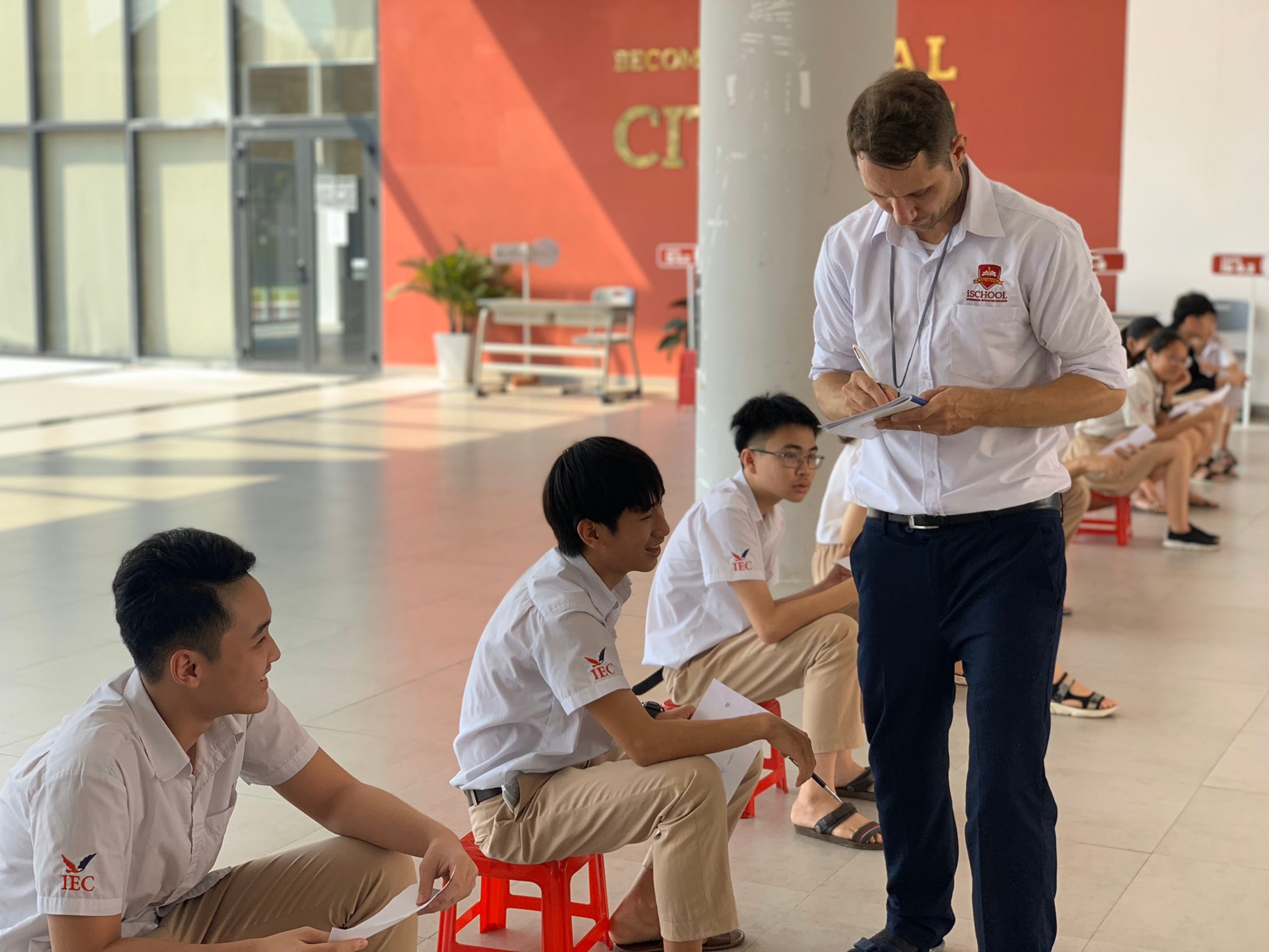 55 34 35 iec ischool b2s IEC Quảng Ngãi rộng cánh đón công dân về học tập
