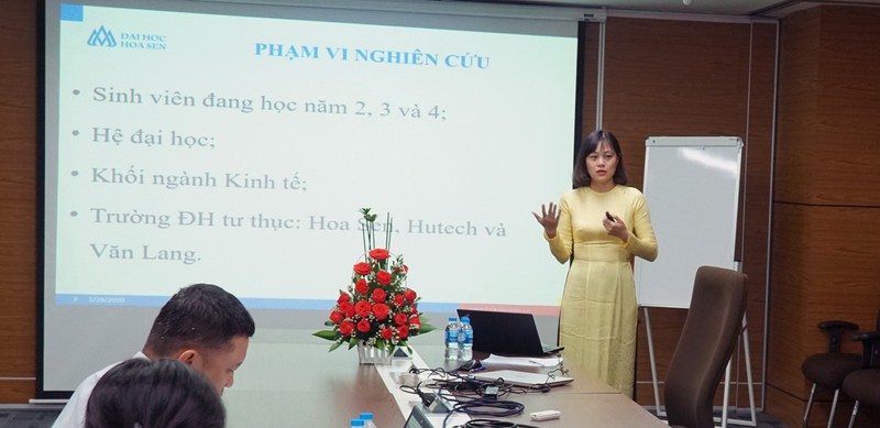 Châu Kim Phượng bảo vệ luận văn tốt nghiệp MBA.