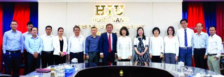 hiu hoi thao 4 Đại học Thành phố Hongkong thăm HIU