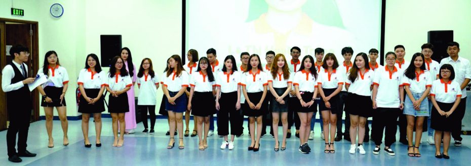 hsu huong dan vien Sinh viên HSU tổ chức cuộc thi hướng dẫn viên “The Guiding Star 2019”