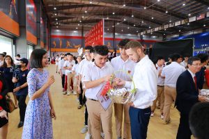 iec Thư Human 41:15.000 Học sinh hệ thống giáo dục Nguyễn Hoàng cùng đón năm học mới 2019-2020