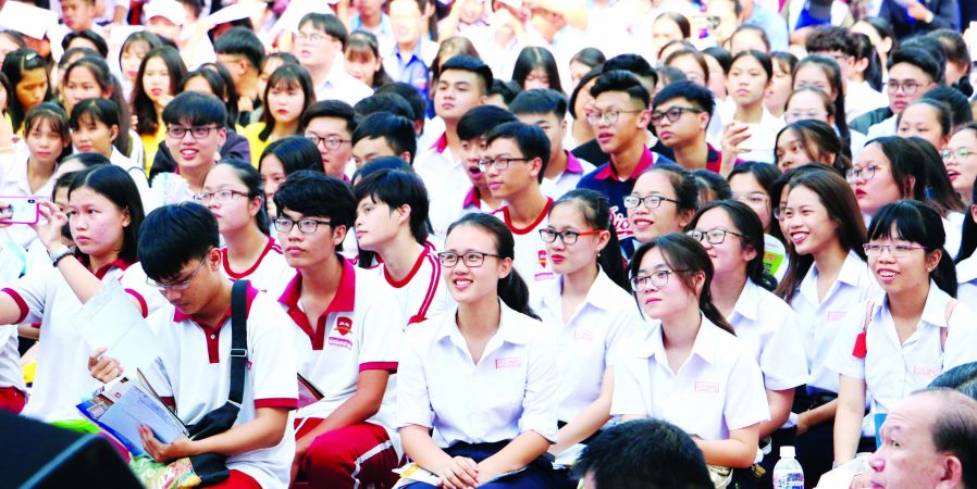 ischool giao luu 1 Hơn 4.000 học sinh Nha Trang tham gia Ngày hội Thông tin tuyển sinh 2019 của khối Đại học NHG