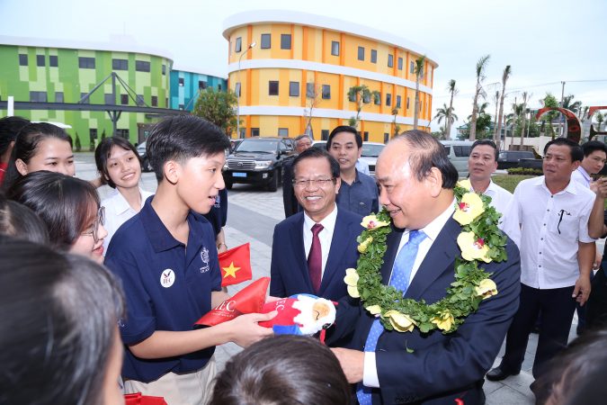 thu tuong tham iec Thủ tướng Chính phủ Nguyễn Xuân Phúc đến thăm IEC Quảng Ngãi