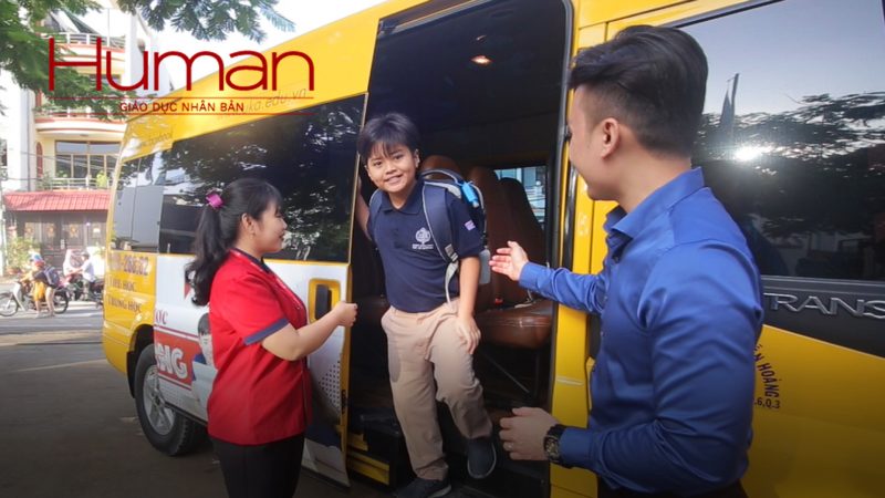 thumbbus Bản tin Human số 3: Những chuyến "school bus" đầy cảm xúc của học sinh hệ thống NHG