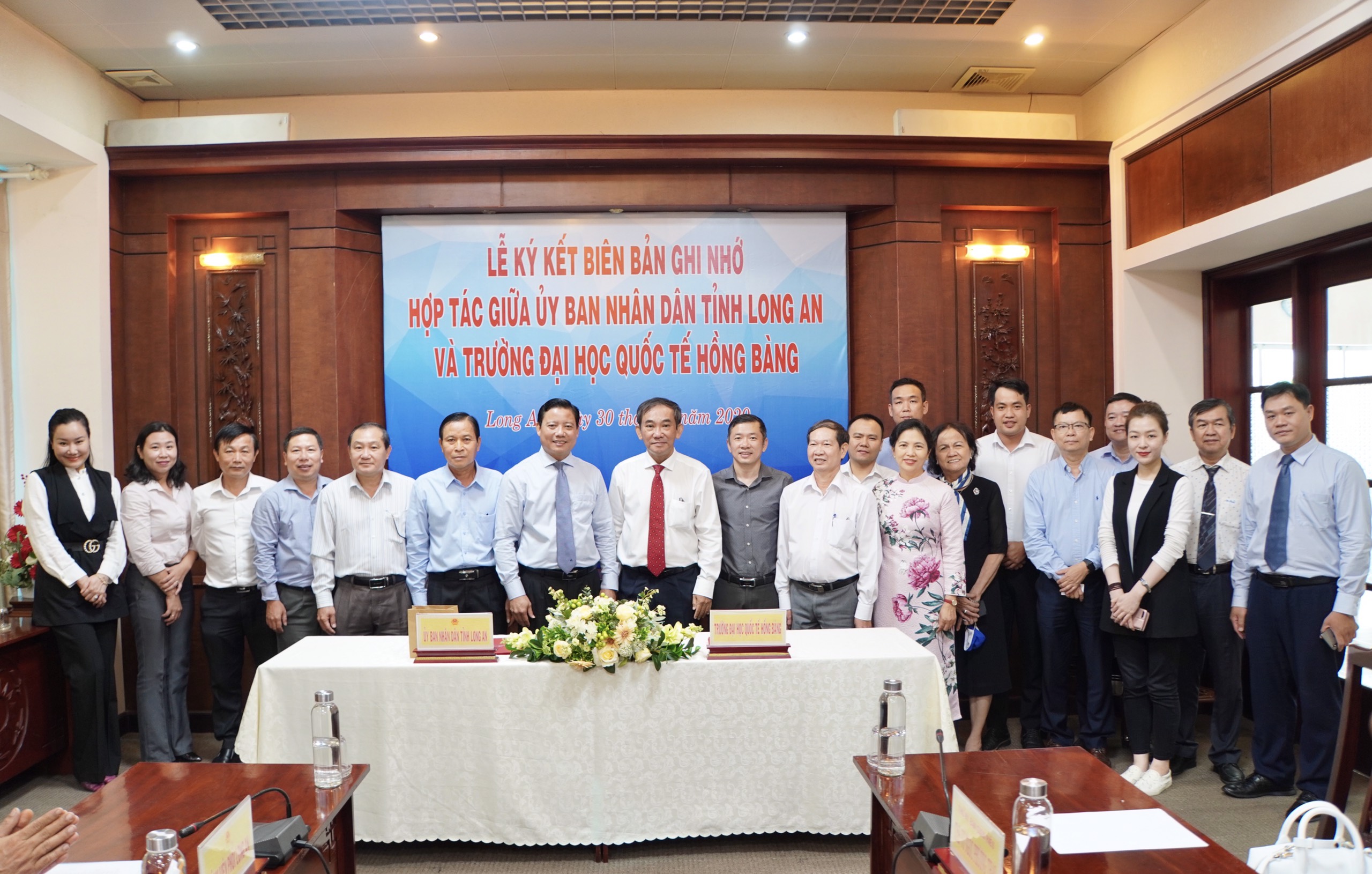 38 32 1 1 HIU ký thỏa thuận hợp tác đào tạo nhân lực chất lượng cao với tỉnh Long An