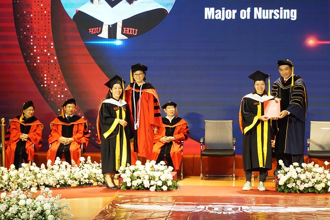 HIU Tot nghiep 2 1 Đại học Quốc tế Hồng Bàng trao bằng tốt nghiệp cho 1.063 tân khoa