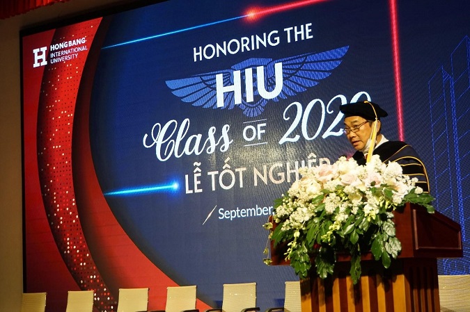 HIU Tot nghiep 2 Đại học Quốc tế Hồng Bàng trao bằng tốt nghiệp cho 1.063 tân khoa