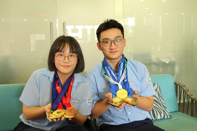 3 Tien Phuoc Bật mí profile khủng của 5 tân sinh viên HIU