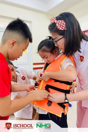 iSchool Hà Tĩnh trang bị kỹ năng phòng chống thiên tai cho học sinh 