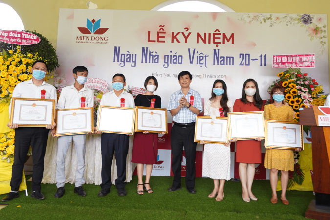 giang vien xuat sac2 Chuỗi hoạt động ý nghĩa chào mừng ngày Nhà giáo Việt Nam của Đại học Công nghệ Miền Đông