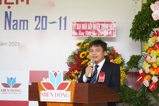 hieu truong pham van song phat bieu ngay 20 11 Chuỗi hoạt động ý nghĩa chào mừng ngày Nhà giáo Việt Nam của Đại học Công nghệ Miền Đông