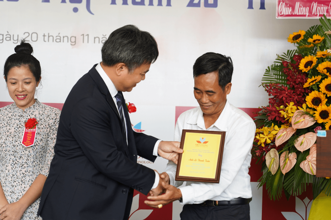 nhan vien duoc yeu thich nhat Chuỗi hoạt động ý nghĩa chào mừng ngày Nhà giáo Việt Nam của Đại học Công nghệ Miền Đông
