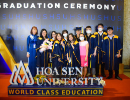 Tân khoa check in cùng người thân và bạn bè tại Lễ tốt nghiệp Lễ tốt nghiệp của gần 1.500 Tân Cử nhân Trường Đại học Hoa Sen