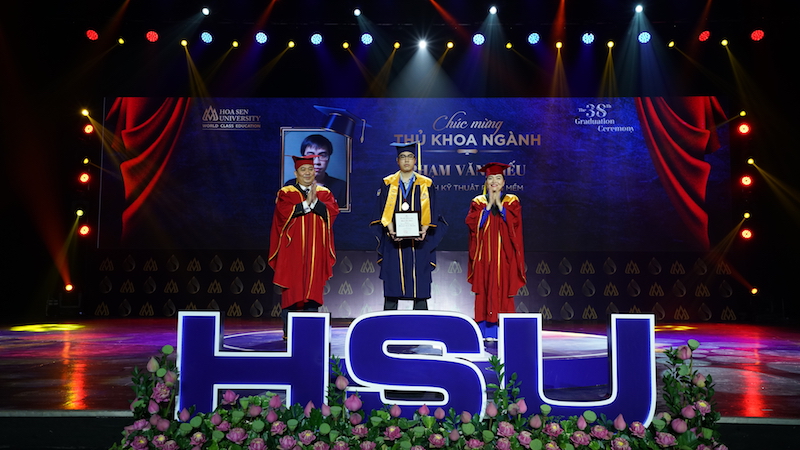 Vinh danh các thủ khoa ngành của HSU Lễ tốt nghiệp của gần 1.500 Tân Cử nhân Trường Đại học Hoa Sen