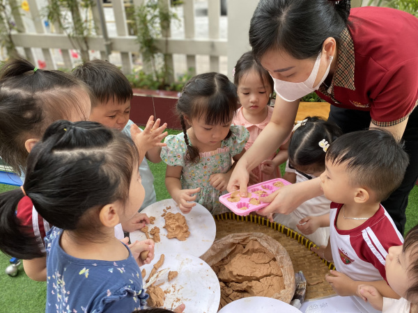 z3342410467646 8ec12e87bde4e87082a5d4253603011d Học sinh Saigon Academy (SGA) hào hứng với dự án "Bé học làm Gốm”