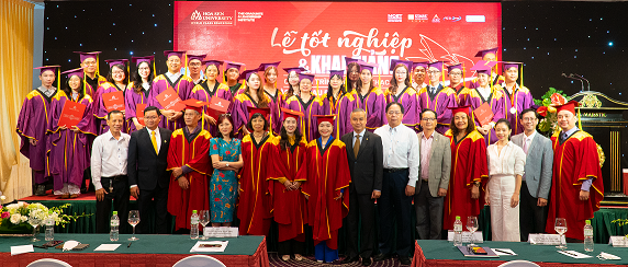 MAX6821 Trường Đại học Hoa Sen khai giảng & trao bằng tốt nghiệp thạc sĩ năm 2022