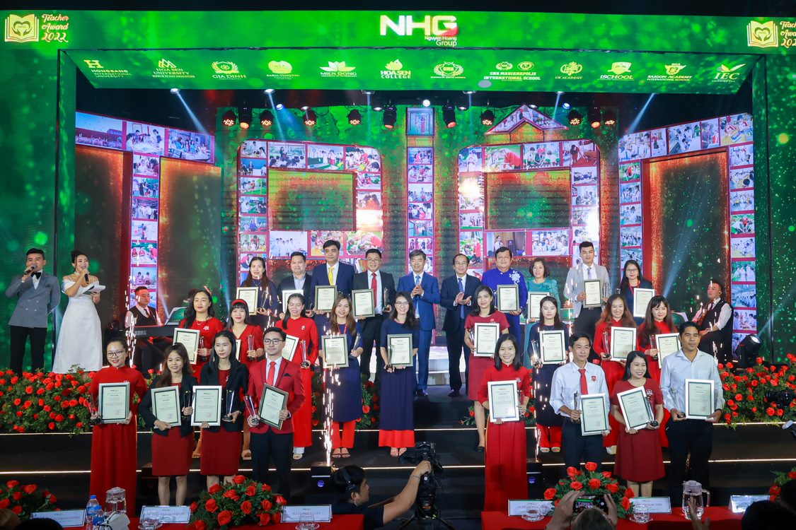 Giai thuong Nha giao duoc yeu thich nhat NHG vinh danh 111 nhà giáo tại Teacher Award 2022